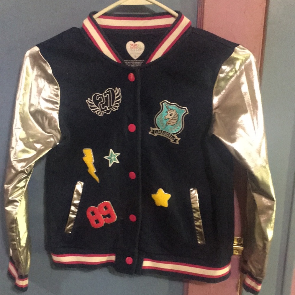 365 kids from garanimals.  Girl’s size 8.  Blue, pink, silver.